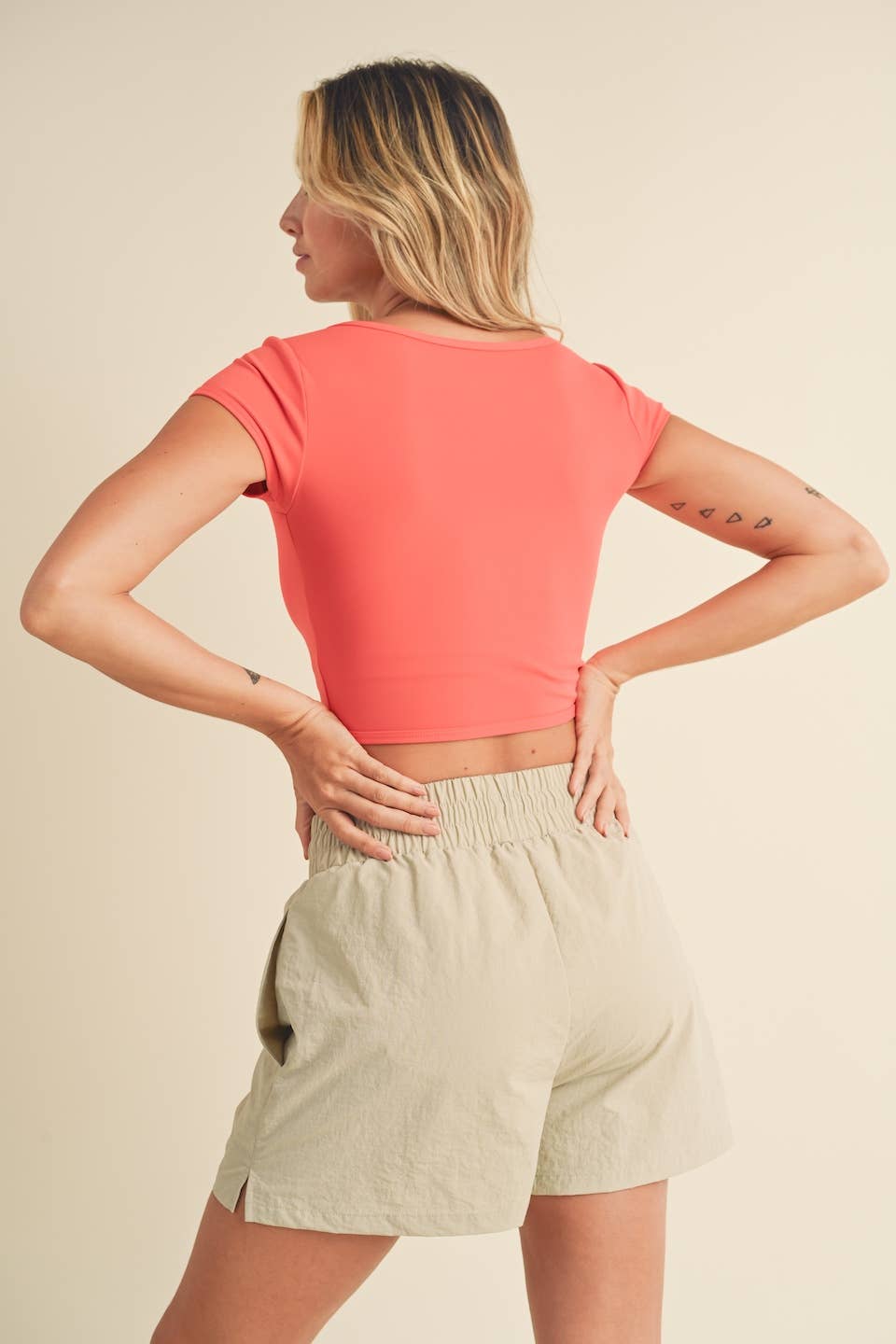 Scoop Neck Cropped Top: Red / L