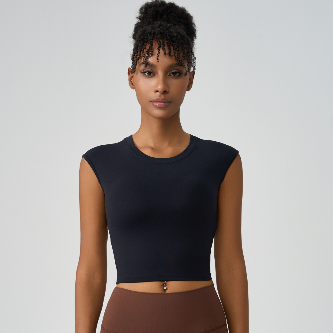Women's Crew Neck Pleated-Back Open Sports Tank Top: Black / S