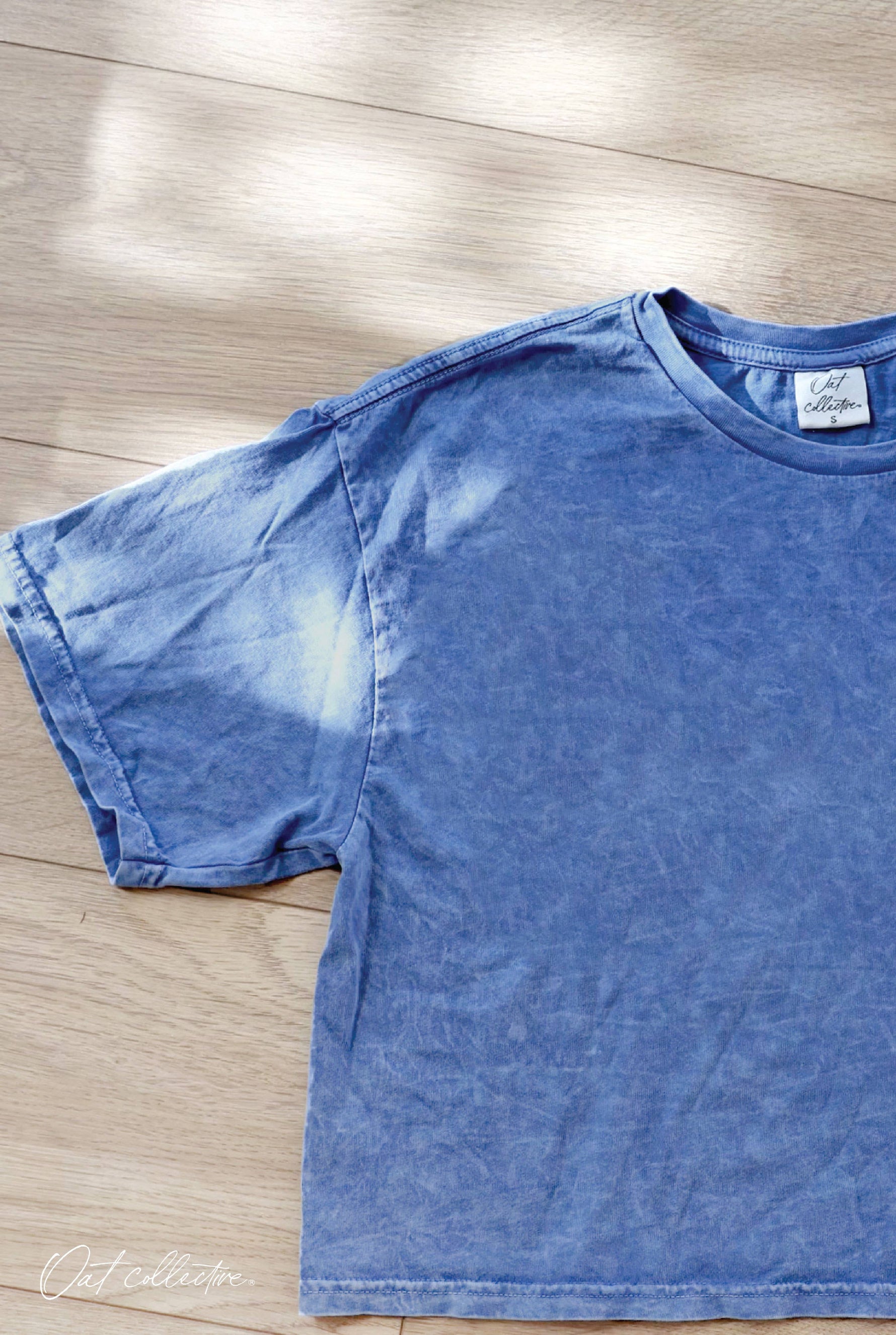 SUN BUM Cropped Mineral Graphic Top: DENIM BLUE / L