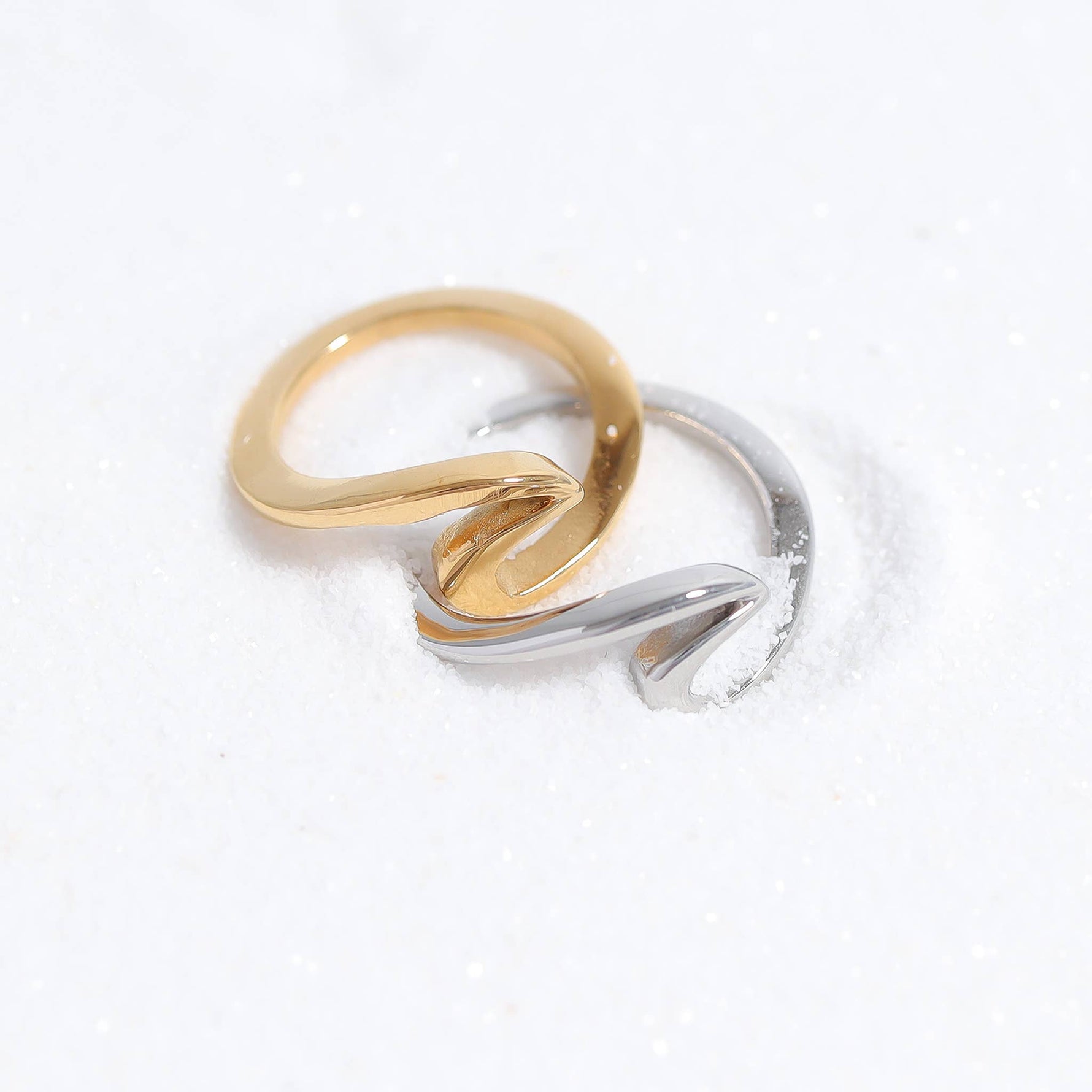 18K Gold Wave Ring: 6