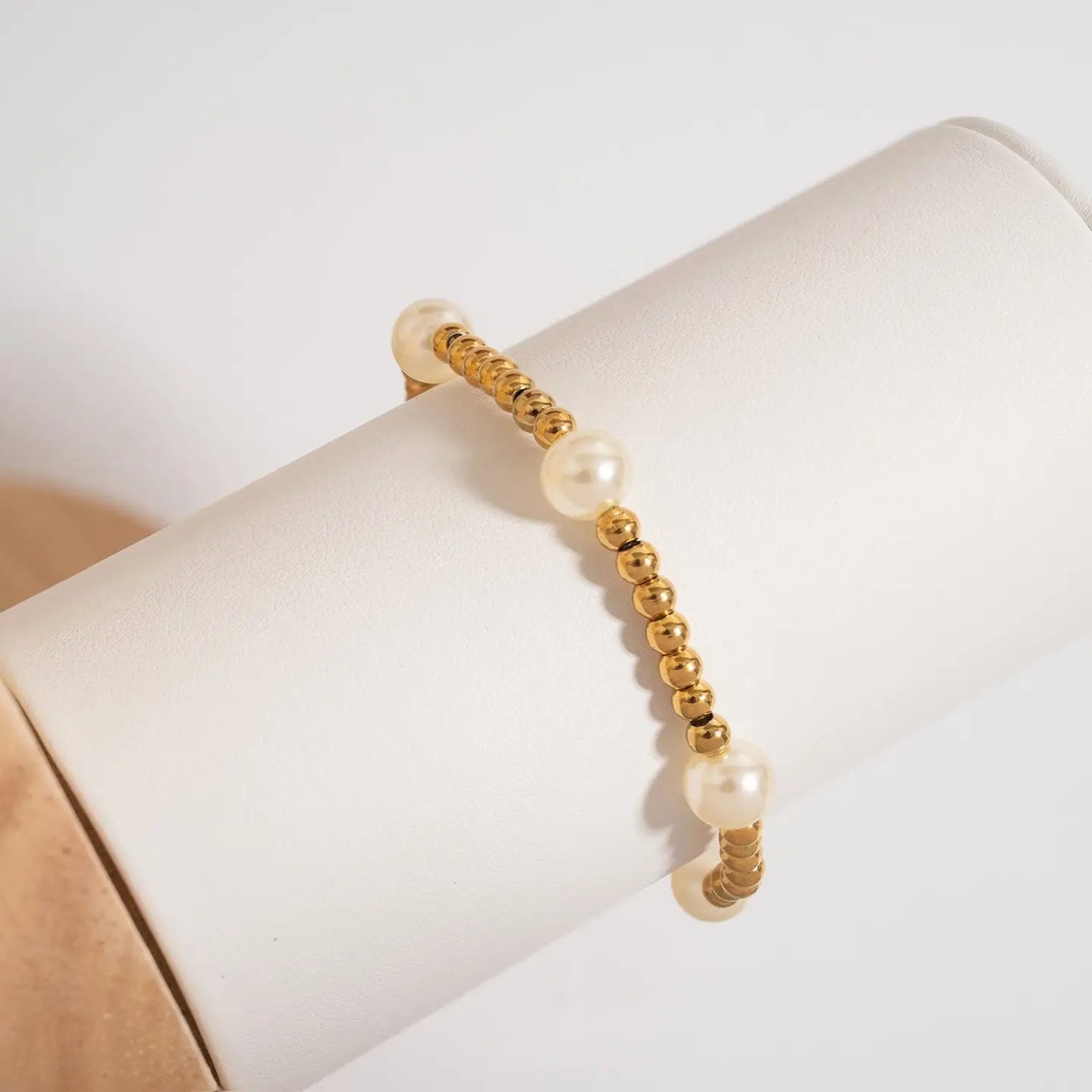 18K Gold Pvd 8mm Kiska Glass Pearl Stretch Bracelet