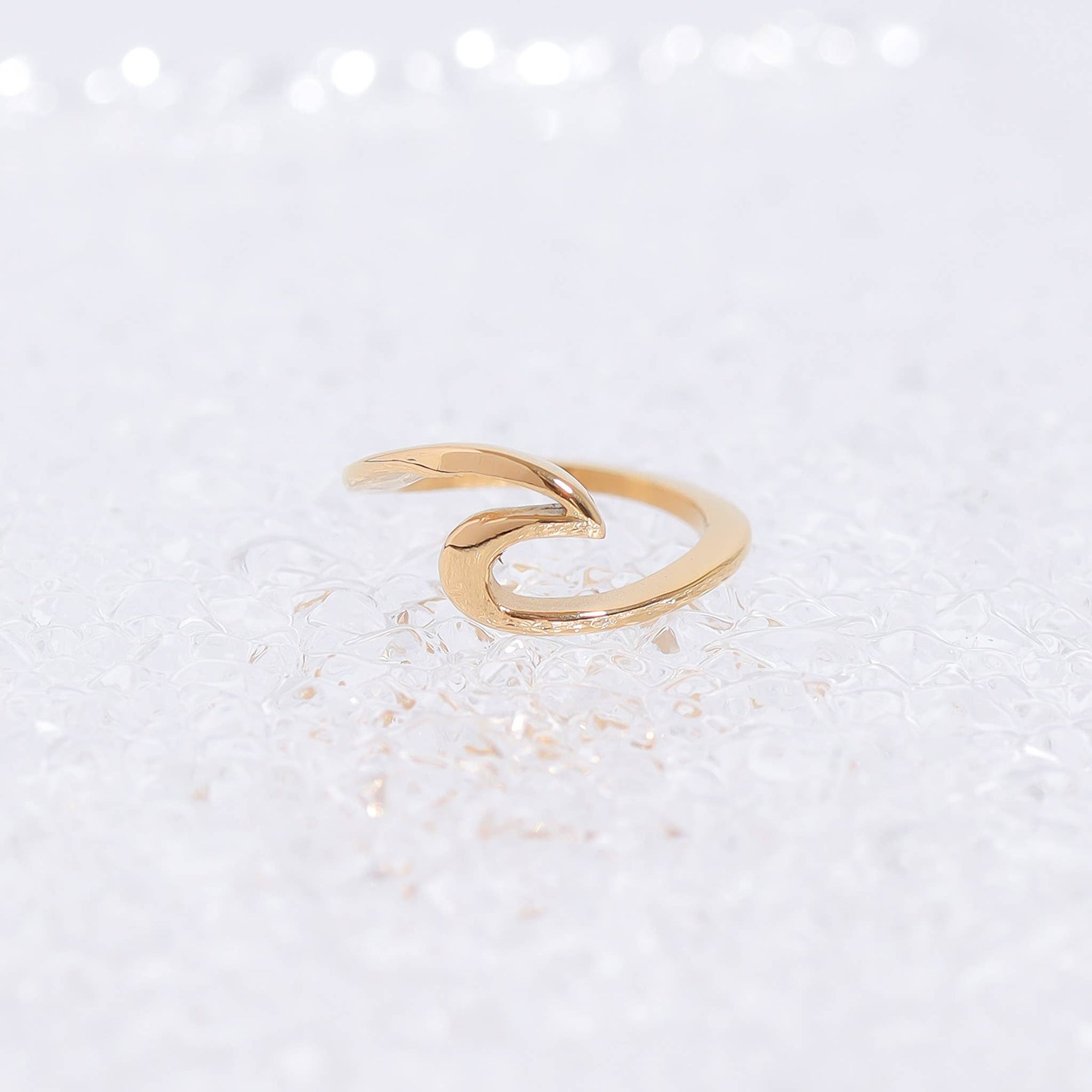 18K Gold Wave Ring: 7