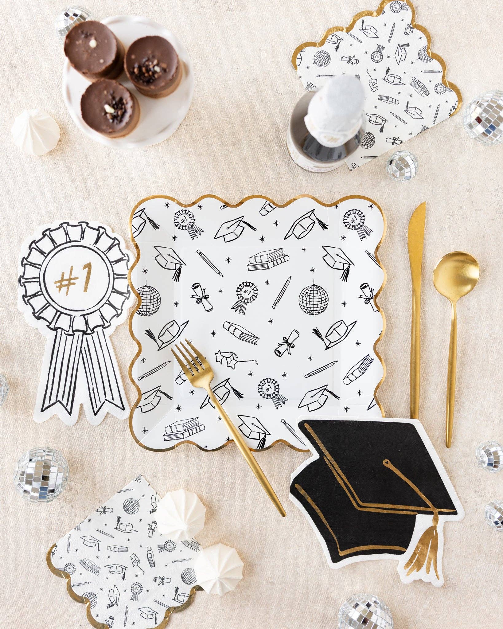 GRD1235 - Grad Hat Shaped Napkin Cocktail