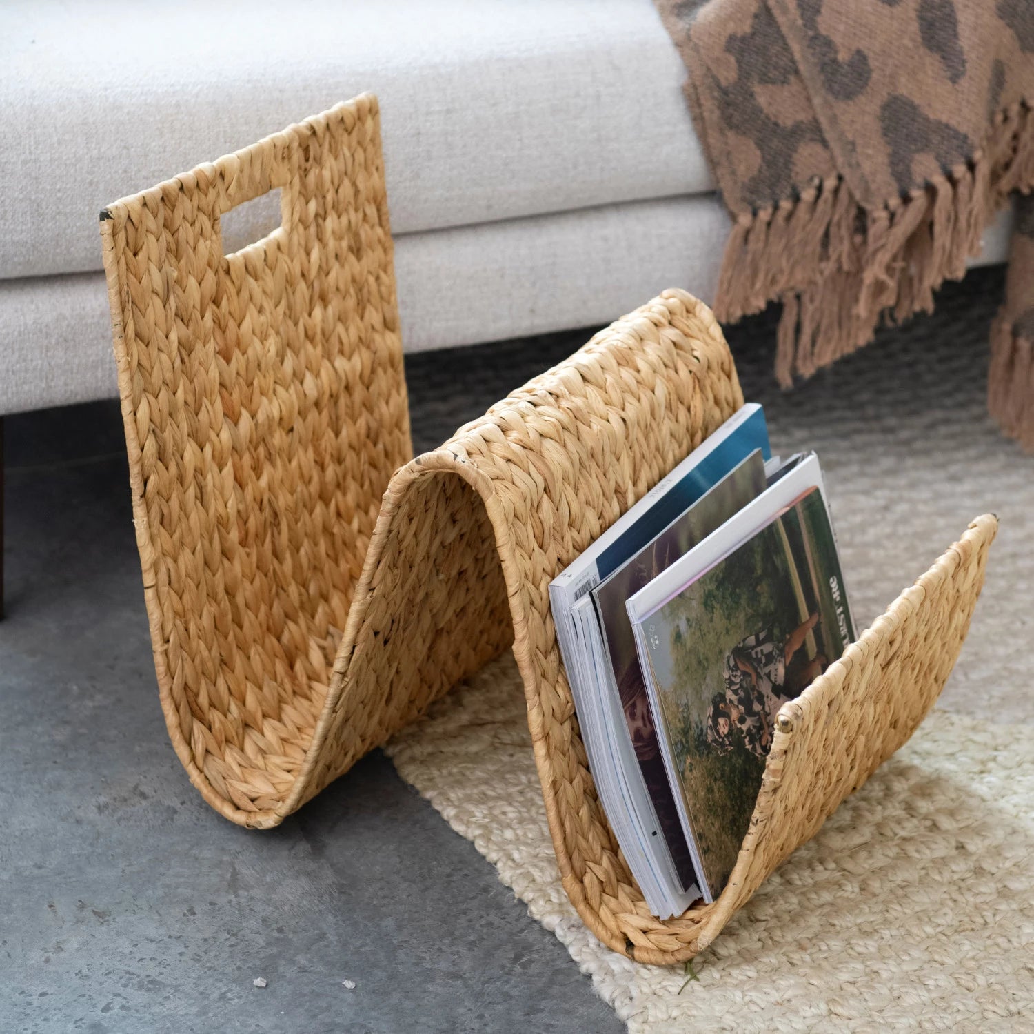 BLOOMINGVILLE Hand-Woven Water Hyacinth & Metal Tray/Magazine Holder